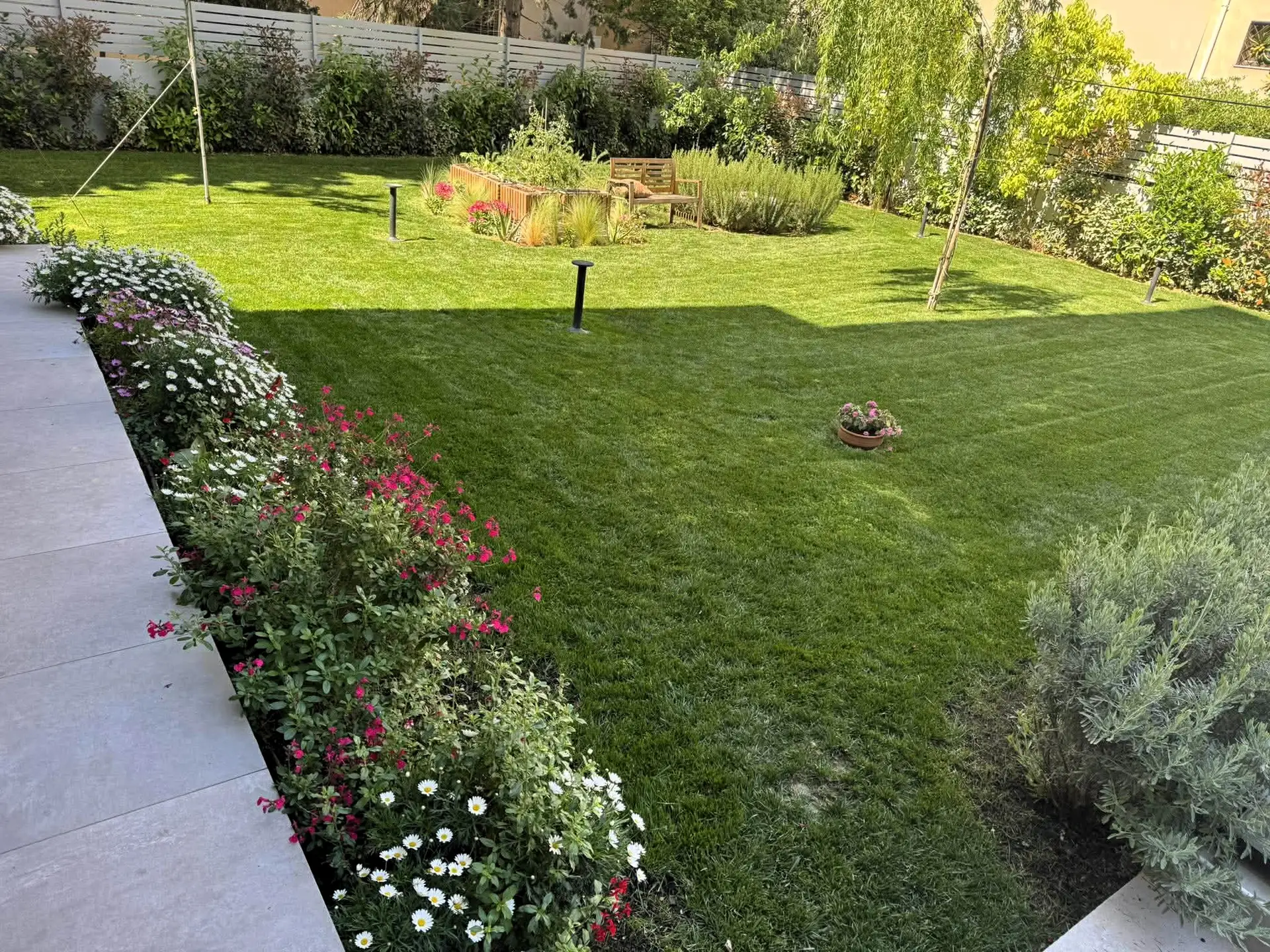 Η ομάδα της Garden Attica σε εργασία κήπου